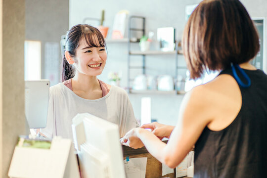 渋谷支店の派遣社員 雑貨販売 雑貨販売の求人情報イメージ1